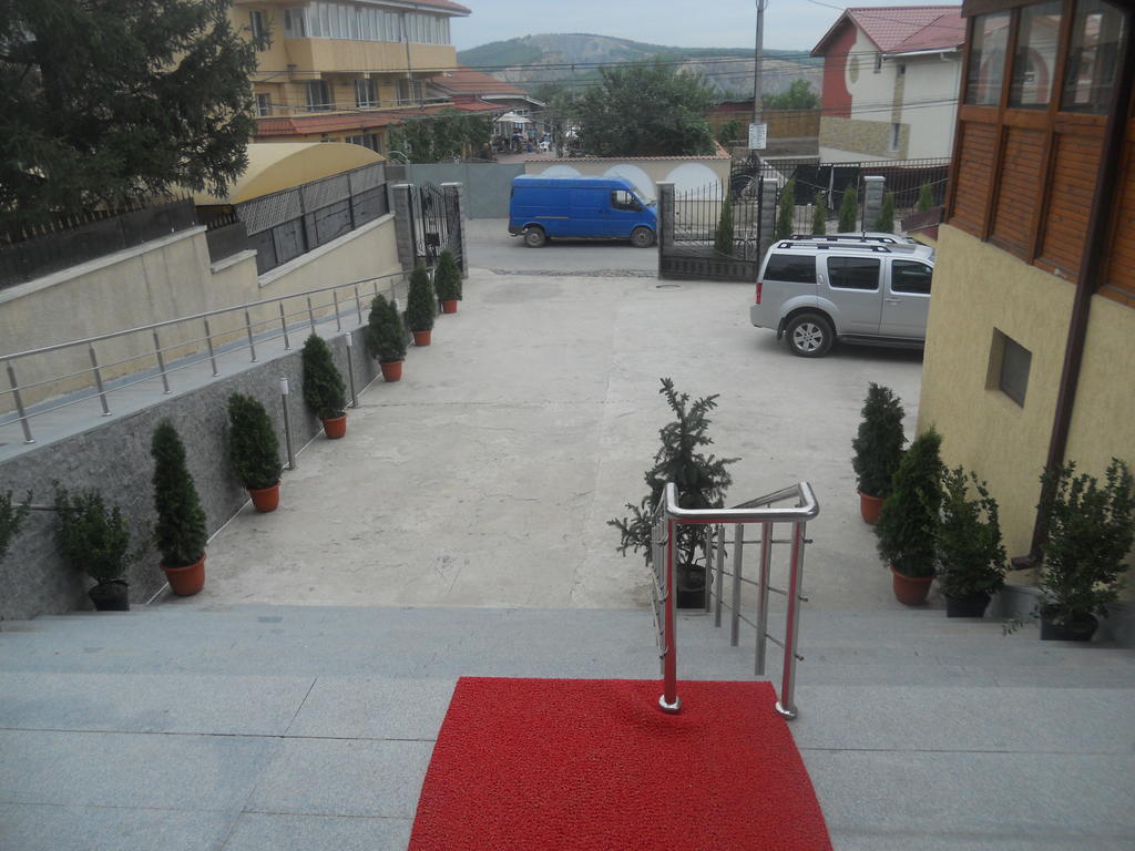 Pensiunea Cristal Tulcea Exterior photo